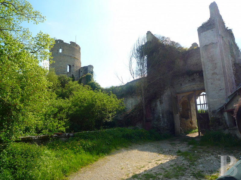 Illustration for article titled Wanna buy a medieval castle? Now's your chance.